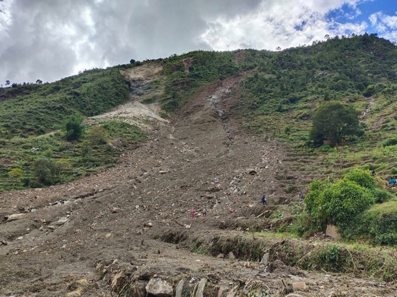 संखुवासभाको सिलिचोङमा पहिरो, ७ परिवार विस्थापित